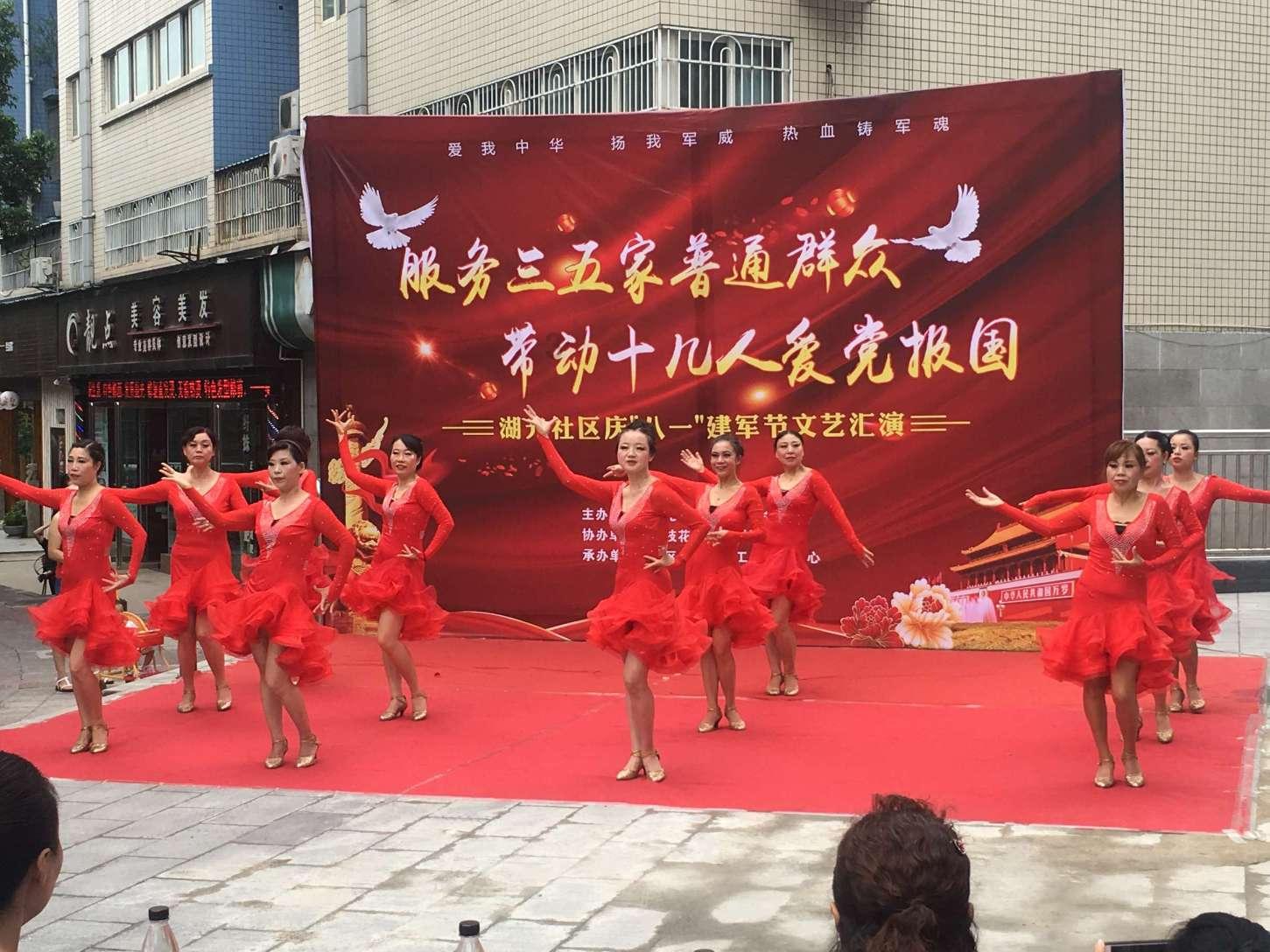 幼童突发高烧惊厥，警车开道10分钟送到医院